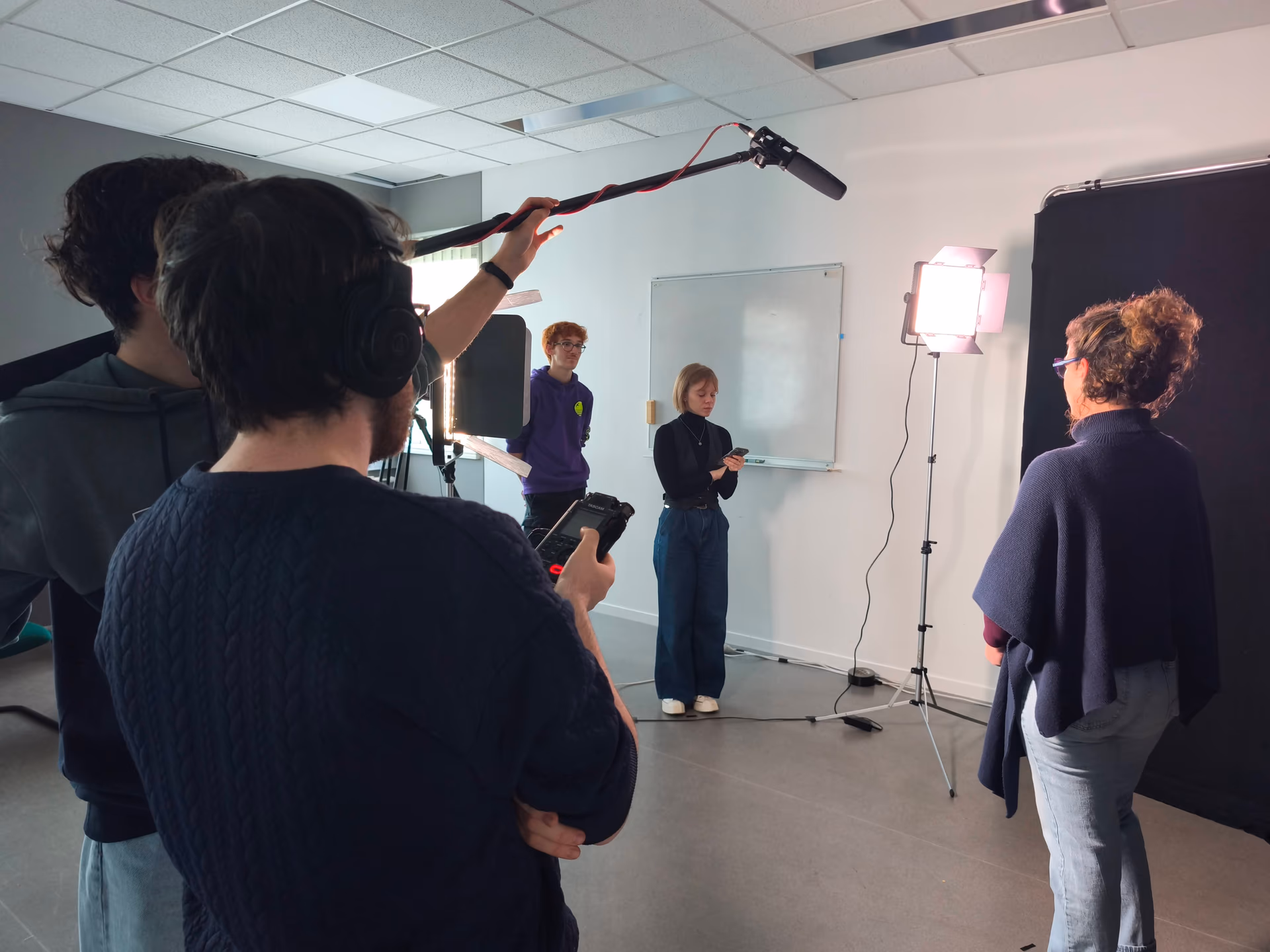 Prise de vue rapprochée sur une moto de l'événement