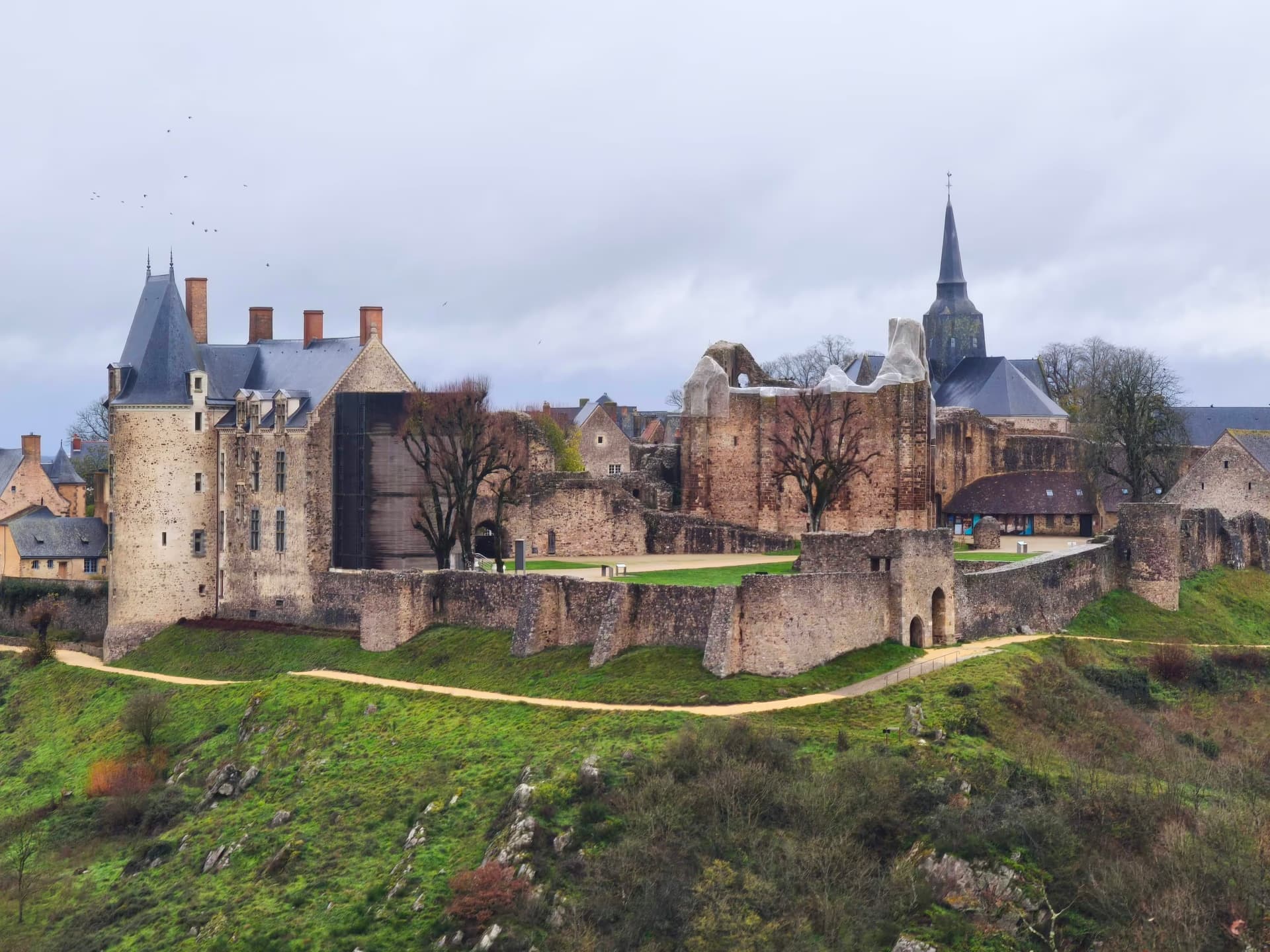 Équipe technique préparant le matériel 360